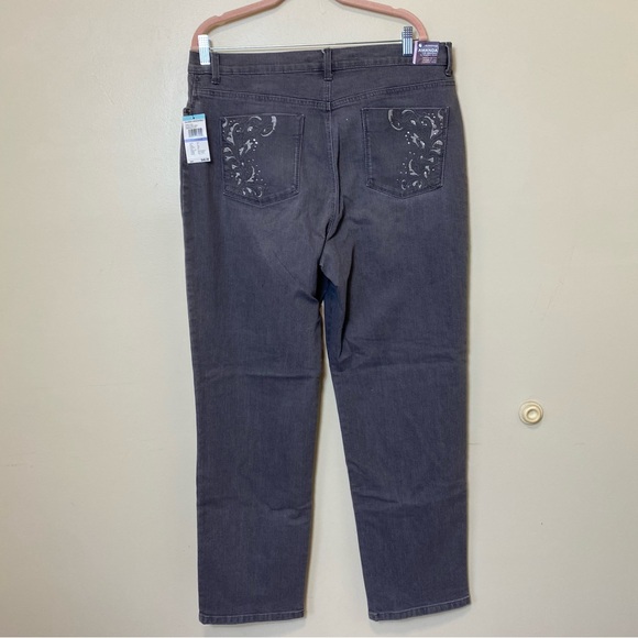 Gloria Vanderbilt Slimming Amanda Jeans. Size 18. NWT. - Picture 7 of 8